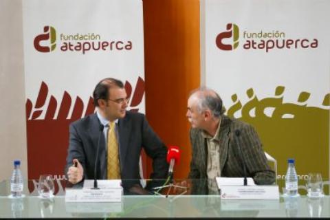 Rueda de prensa, Eudald Carbonell Vicepresidente ejecutivo de la Fundación Atapuerca y Fernando Castaño Presidente de la Fundación Dinosaurios