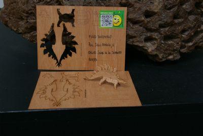 Postal en madera dinosaurios