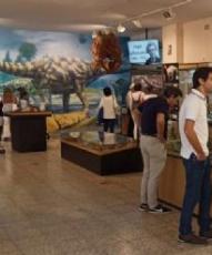 El Museo de Dinosaurios de Salas se viste de gala por Navidad